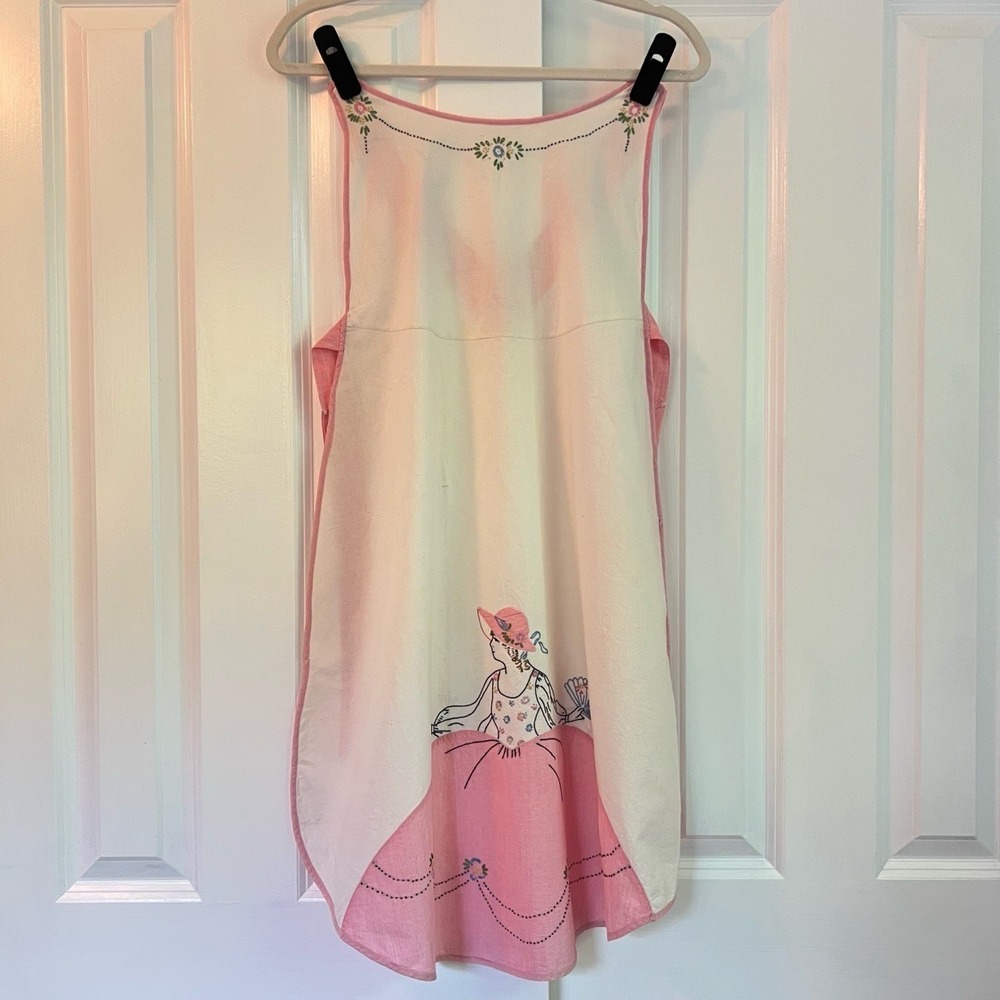 Vintage Apron 1950s Embroidered Lady Pink &‎ Cream Tie Back